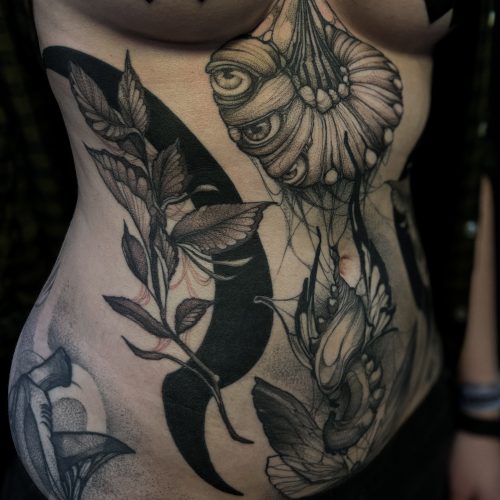 Tattoo von Karo Dame auf dem Bauch