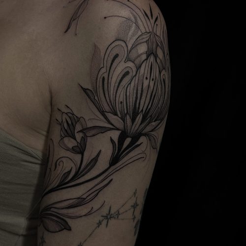 Tattoo von Karo Dame auf dem Oberarm